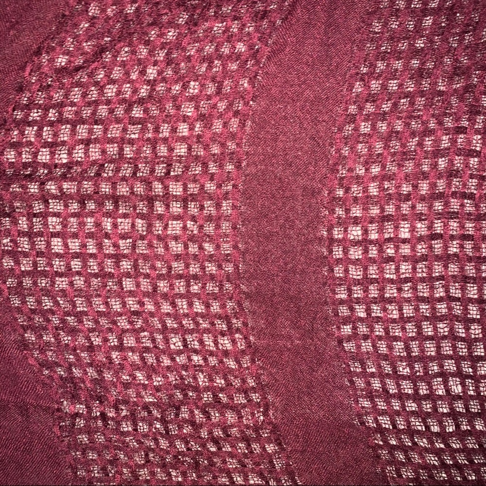 Maroon scarf